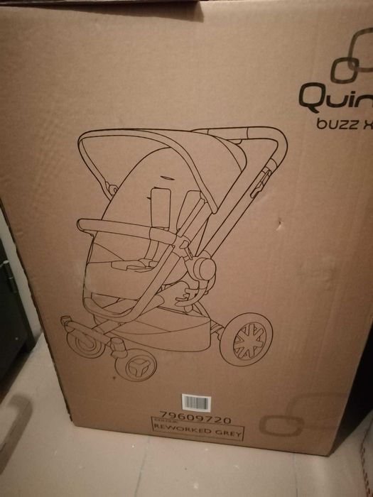 Carrinho de passeio Quinny