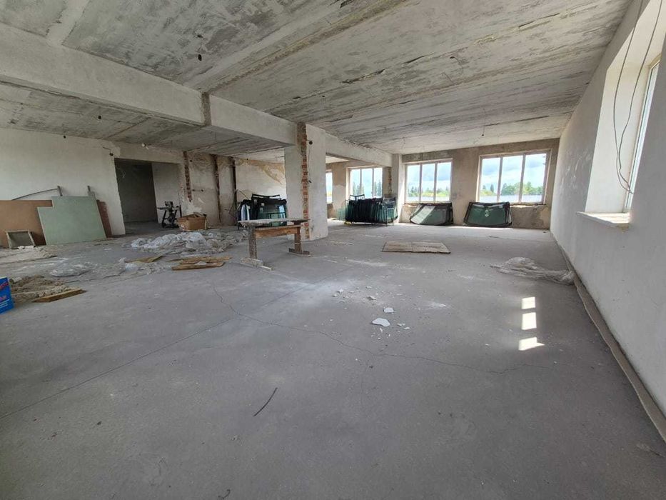 1800м2 приміщення + 30сот землі