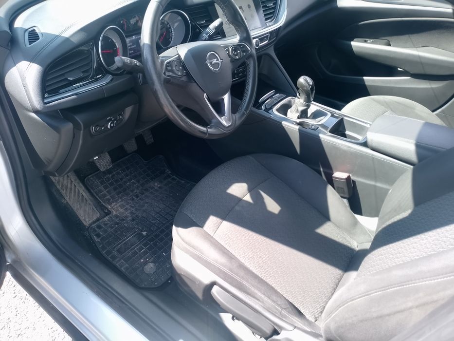 Opel Insignia 1.6 d  niski przebieg  jeżdżąca opłacona zarejestrowana