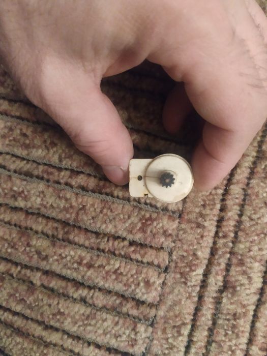 Маленький электромоторчик для детских игрушек СССР.