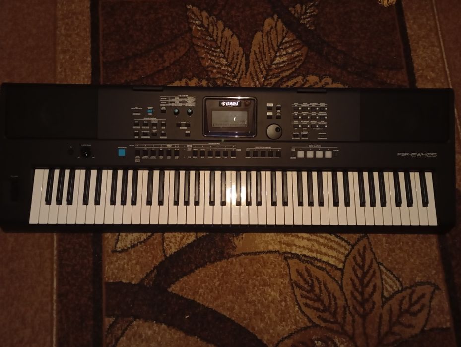 Синтезатор Yamaha PSR EW 425