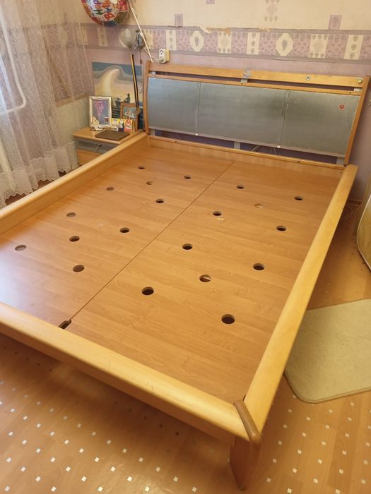 Продам 2-х спальную кровать