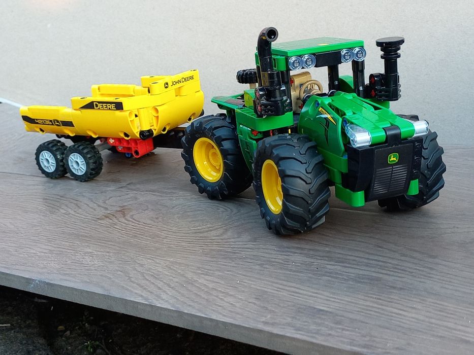LEGO Technic 42136 John Deere 9620R 4WD