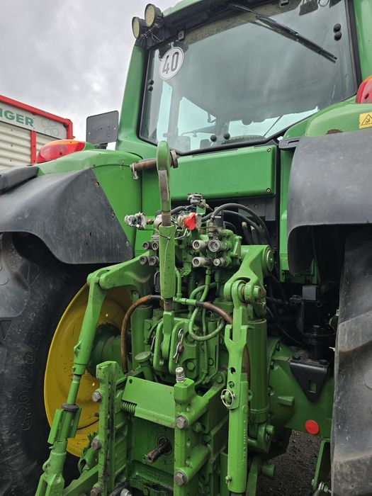 John Deere  7530