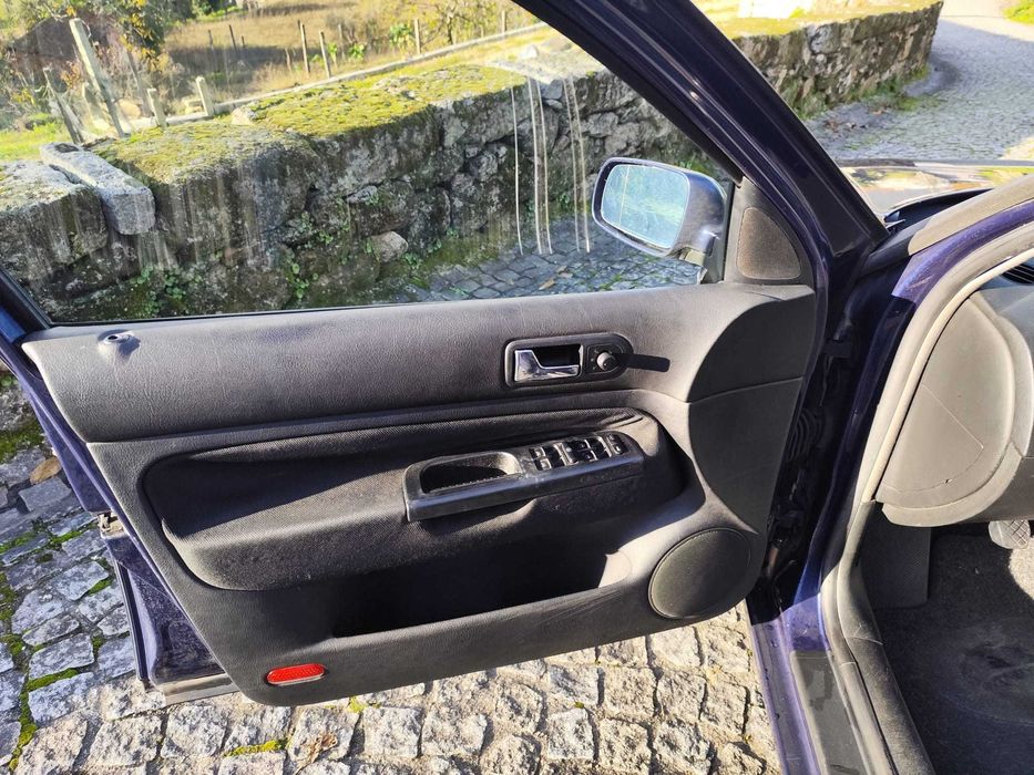 Volkswagen Golf IV 1.9 TDI 110cv – Ano 2000