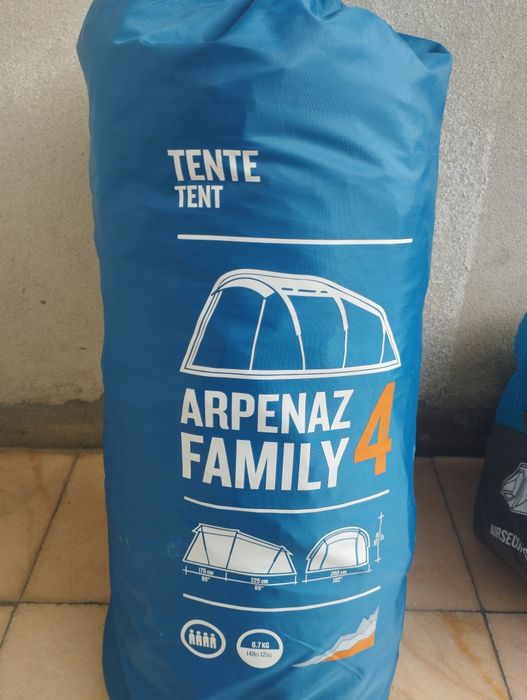 Vendo duas tendas. 2 colchões de solteiro edredom, de campismo .