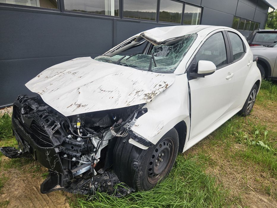 sprzedam toyota yaris hybryd