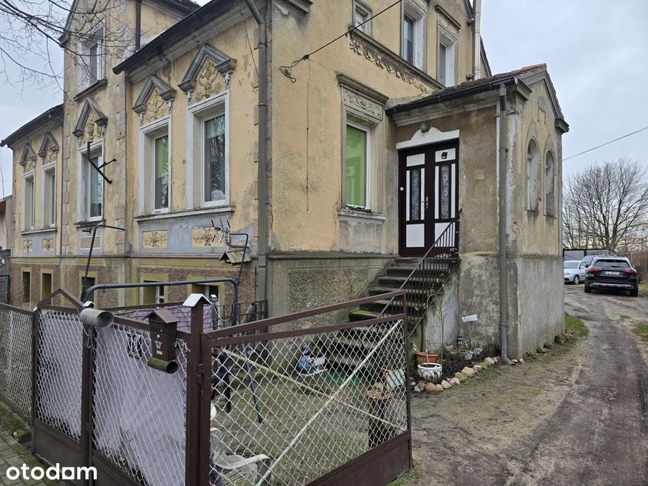 Parter domu dwurodzinnego z piwnicą w dobrej lokalizacji