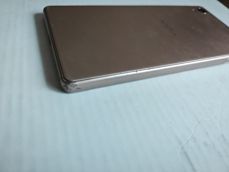 Sony Xperia X Dual (F5122) 3/64GB робочий але битий екран