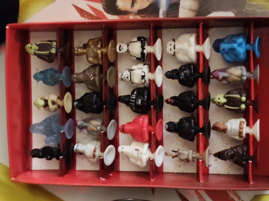 zestaw figurek Stikeez z kolekcji Star Wars dostępnej w Lidlu.