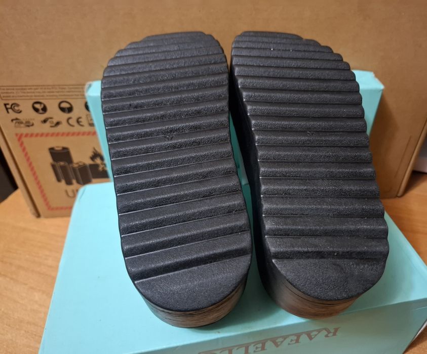 Жіночі шльопанці