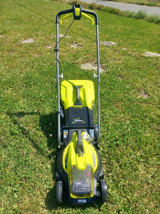 Corta relva a bateria