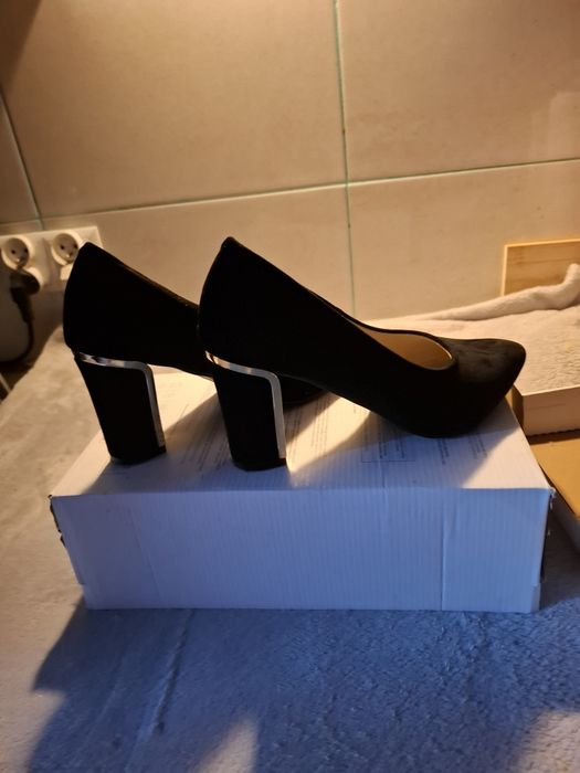 Sprzedam Nowe buty na szerokim obcasie