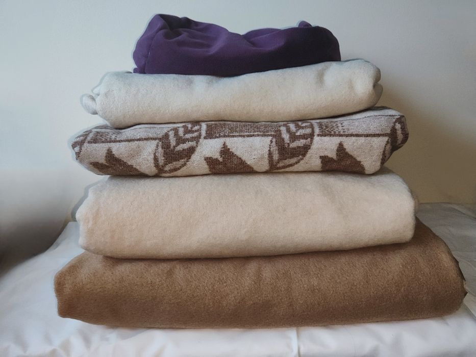 Тонка якісна вовняна ковдра