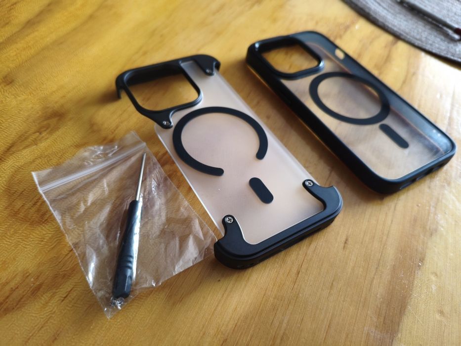 2 Чохли на iPhone 14 Pro