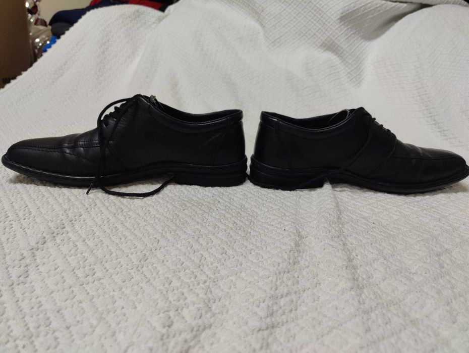 Sapatos Rieker tam. 44 em muito bom estado.