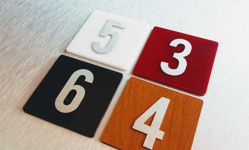 Numer na drzwi tabliczka numerem ze stali nierdzewnej