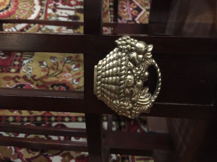 Mesa de apoio oitavada em vinhático - SALDO