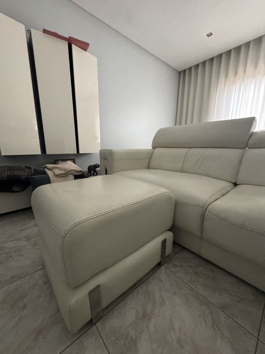 Sofá em pele natural – 3 lugares + puff