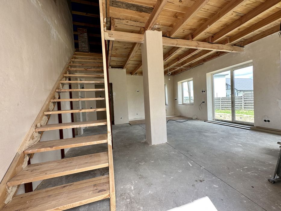 Продаж будинку з частковим ремонтом. Ціна - 79 000$ без комісії