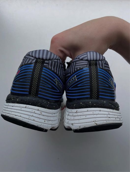 Кросівки New Balance 860v8