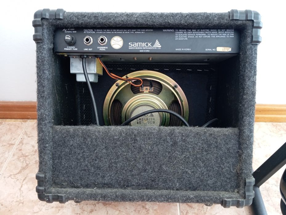 Guitarra eléctrica como nova com amplificador!