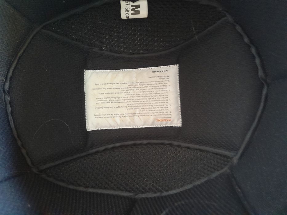 Capacete no estado que encontra-se nas fotografias