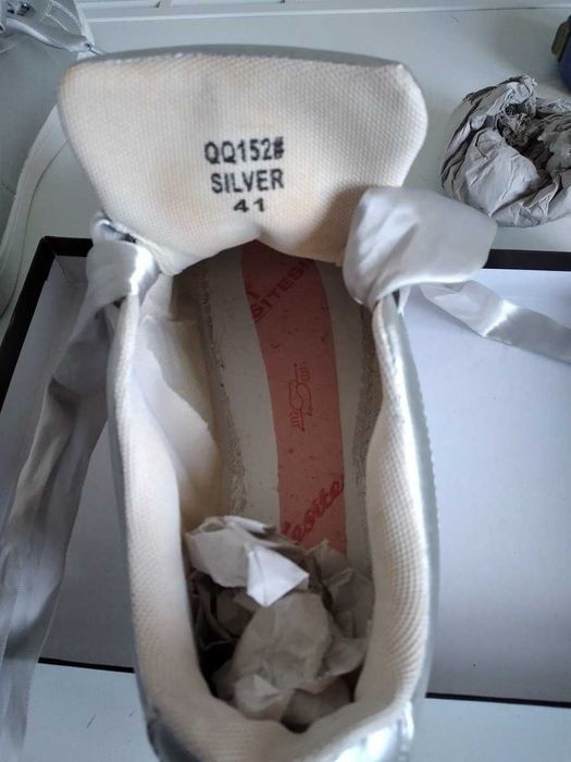 Женские кроссы р.39