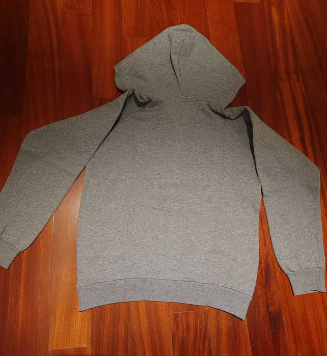 Camisola com capuz cardada da Girandola. Nova.