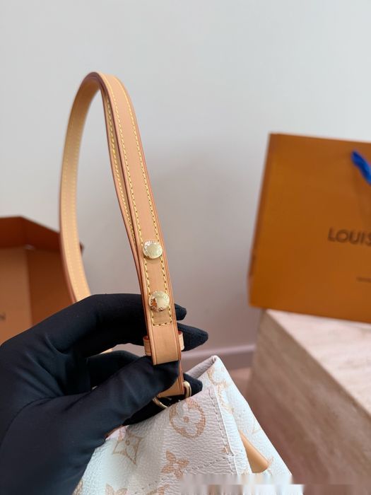 Жіноча сумка-відро LOUIS VUITTON 17x15