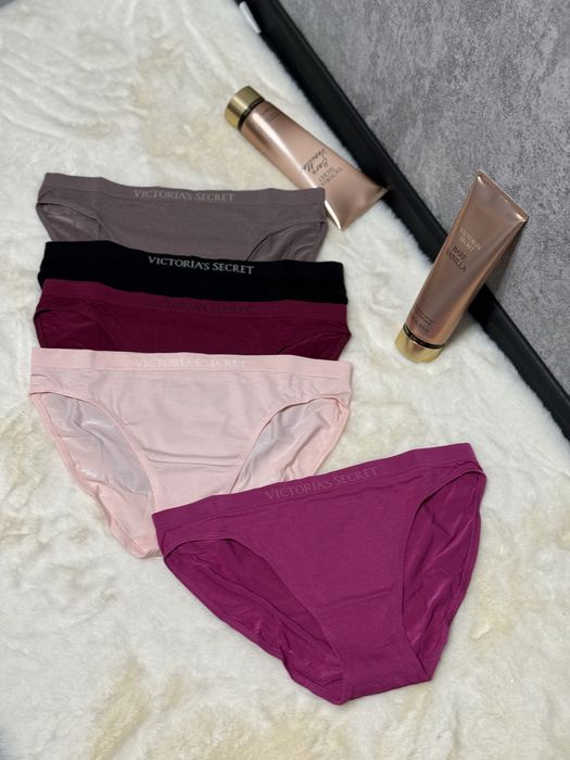 Неймовірні трусики комплект Victoria’s Secret
