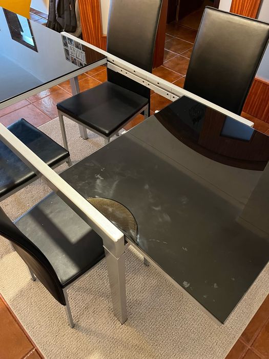 Extendable dining table with 4 chairs64740299755139124