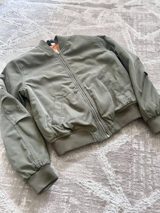 Бомбер в кольорі хакі від НМ
