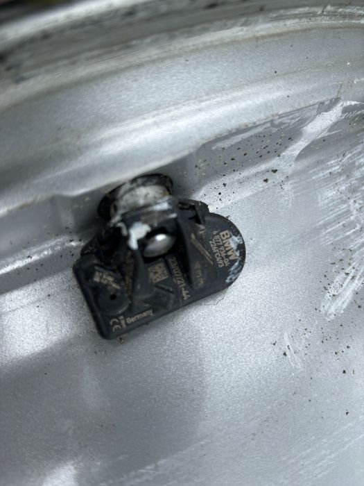 ND Piękne oryginalne felgi aluminiowe BMW 16” 5x112 TPMS
