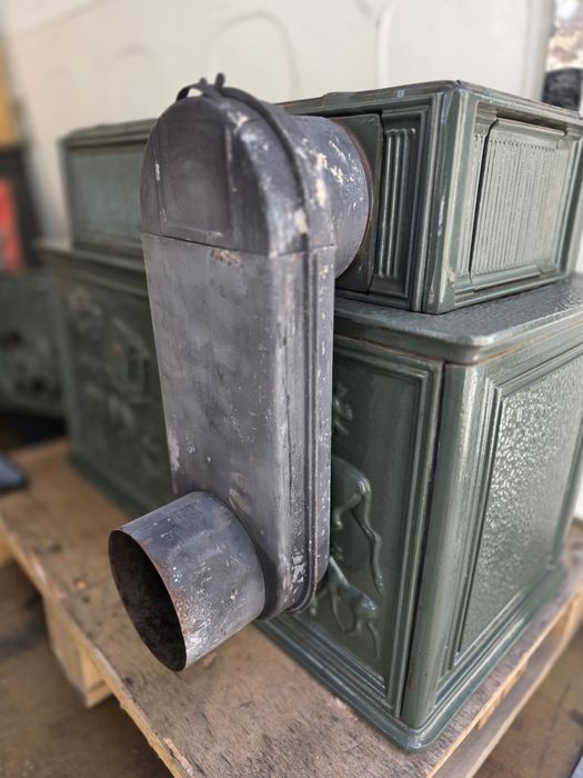 Piekny emaliowany piecyk  Jotul . Długość polan 60 cm