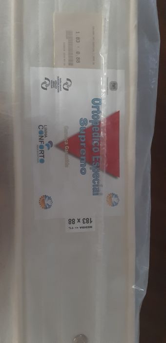 Estrado e colchão novo para cama de criança