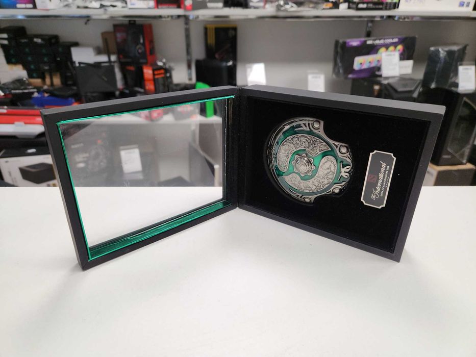 Dota 2 The International 2018 Aegis + DOTA 2 2019 Trophy Aegis Unikat