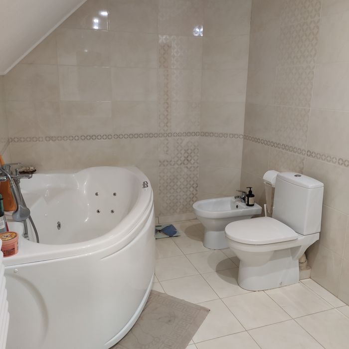 Продається будинок 142м2, 4 кімнати, 6 соток землі, 2 санвузла.