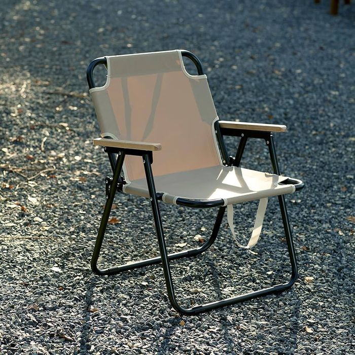 Cadeira de camping dobrável.