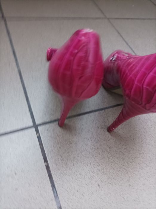 Buty na obcasie różowe rozm. 39