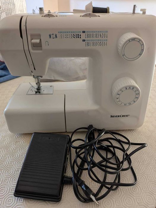 Vendo máquina de costura nova