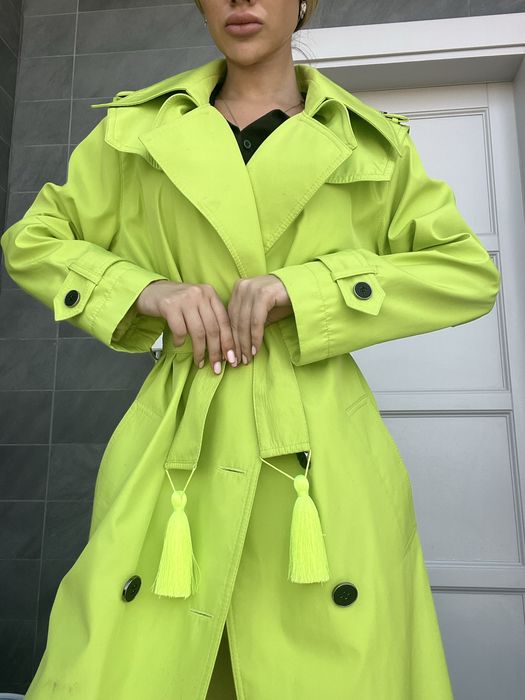 Дизайнерский плащ салатовый с кисточками
