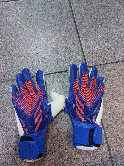 Воротарські рукавички Predator Pro H43777 роз 6