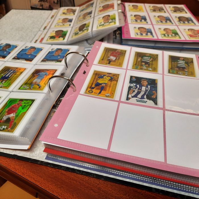 9 Coleções de cromos completas (Cadernetas + cromos por colar)