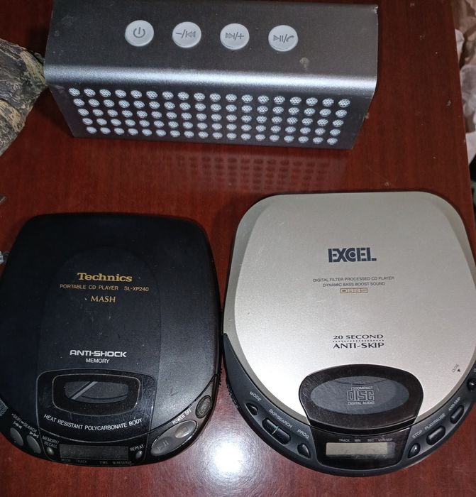 Продам магнитофон Филипс и  колонки креатив