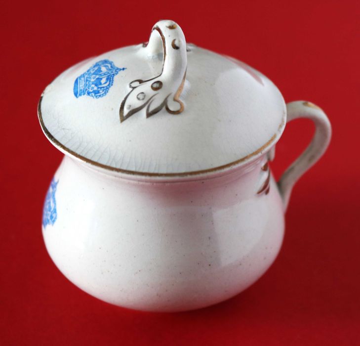 Cremeira Serviço de Mesa da Casa Real Faiança de Alcântara, rara