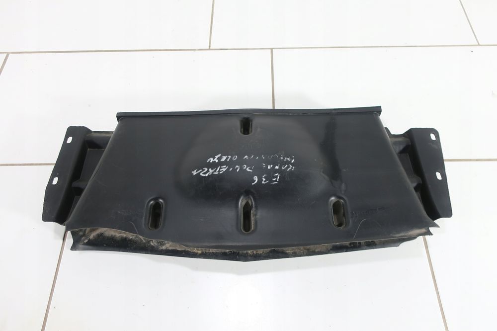 wlot powietrza chłodnicy oleju bmw 3 e36