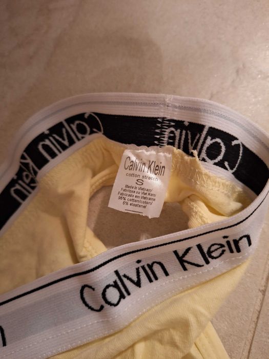 Stringi Calvin Klein. S