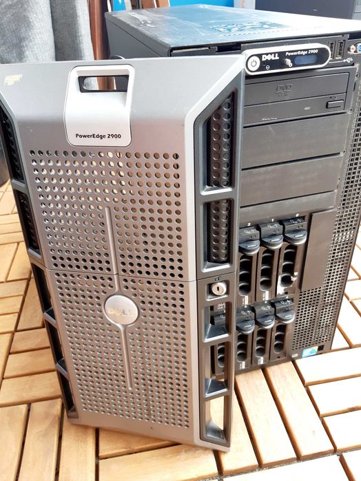 Serwer Dell PowerEdge 2900 Tower / Retro / Na części lub w całości / Maskownica + Klucz