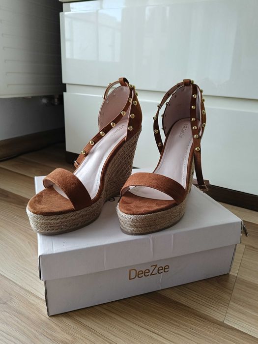 Nowe buty/sandałki DeeZee na koturnie